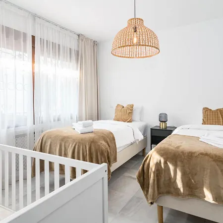 Grr - Elegant With Exclusive Private Pool Willa